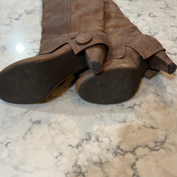 Tall boot - Picture 4 of 5